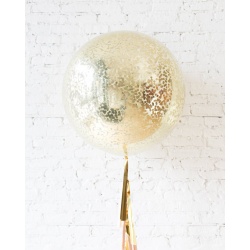 Большой шар с квадратным конфетти золотым на гирлянде