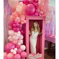 Фотозона из шаров Коробка Для Барби